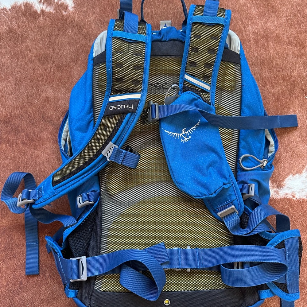 Osprey Packs Escapist 18 Daypack Indigo Blue Backpack - Picture 7 of 10